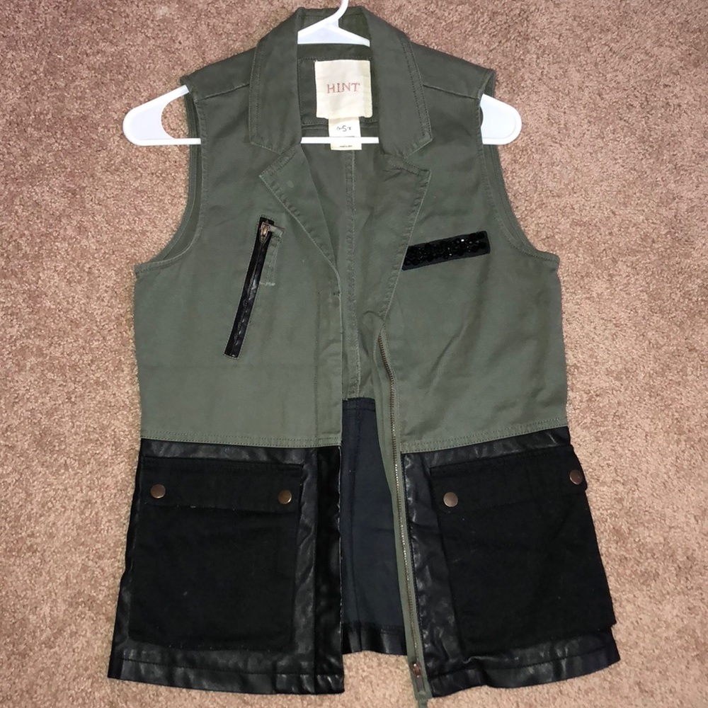 Army Green/ Black Fall Vest! Size small!